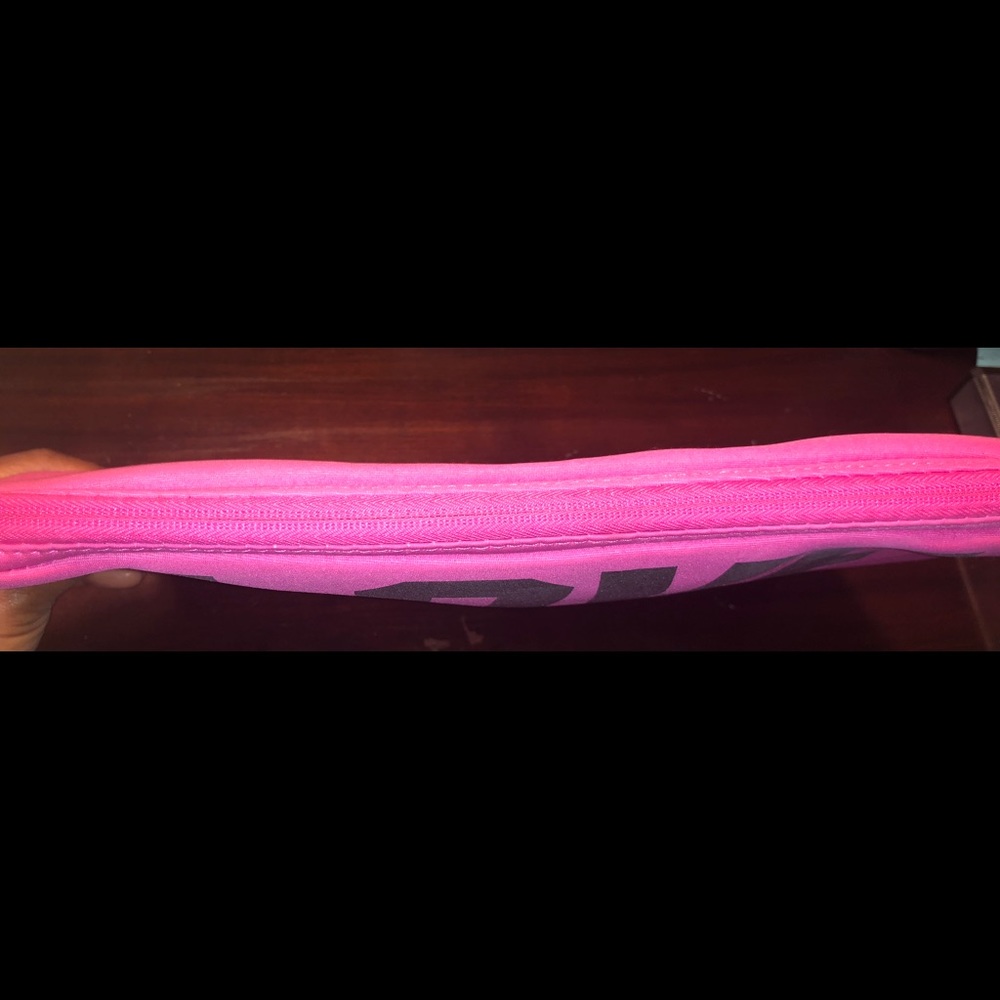 VS PINK laptop case - Picture 2 of 2